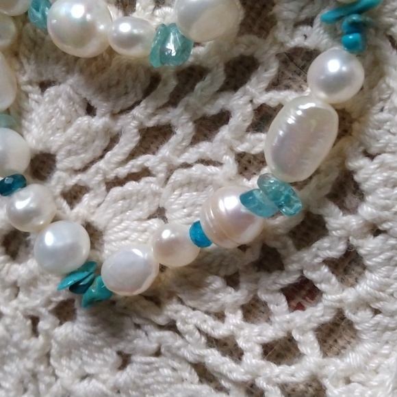 SET OF 2 STRETCH PEARL, TURQUOISE AND APATITE BRACELETS - Picture 2 of 3